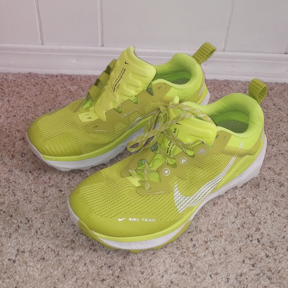 Neon Nike Wild Horse Sneakers Activewear Running Gym Outdoor Size 8
